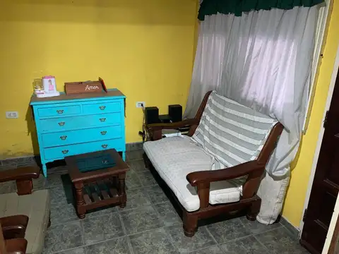 Casa 6 ambientes con 1 baño
