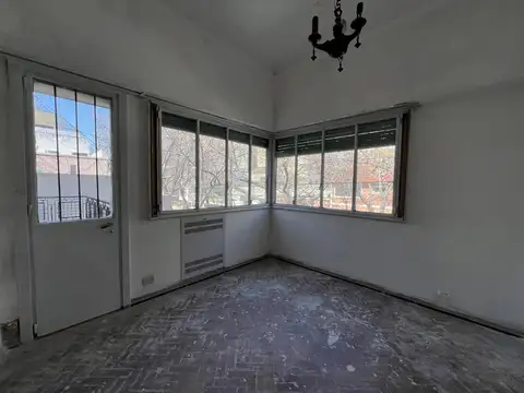 Oficina 5 ambientes con 2 baños