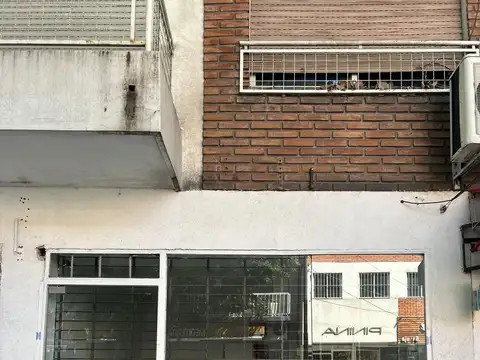 Local en zona comercial de Villa Lugano