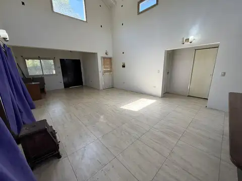 Casa 6 ambientes con 1 baño