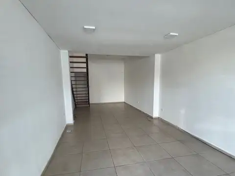 Local en Alquiler en Villa Gobernador Galvez, $ 85.000