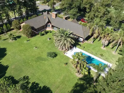 CASA VENTA 3 DORMITORIOS JARDIN PISCINA SAN EDUARDO FISHERTON ROSARIO