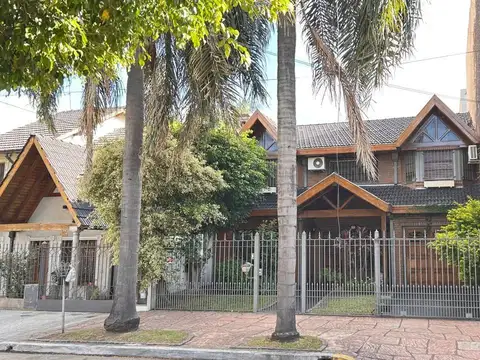 CASA EN VENTA 6 AMBIENTES - VILLA LUZURIAGA