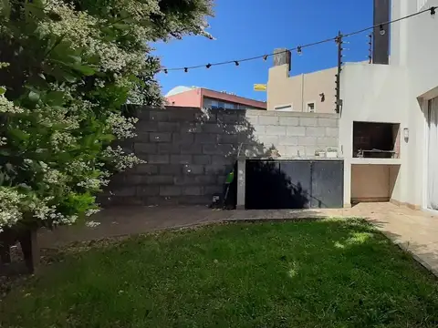 CASA EN VENTA TIGRE 4 AMBI JARDÍN- COCHERA- PILETA