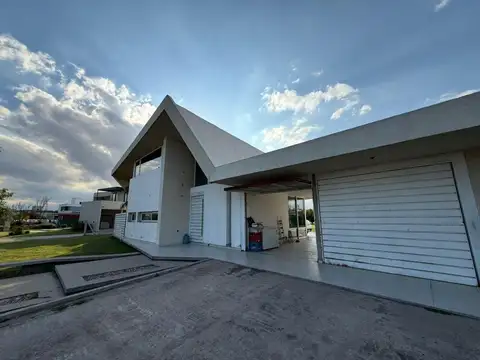 Colectora Autopista RN 20 100