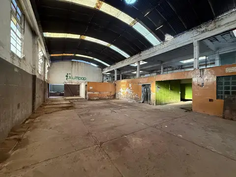 Galpón Industrial 951 m² de Losa y Parabólico - Entre piso - A refaccionar - San Justo