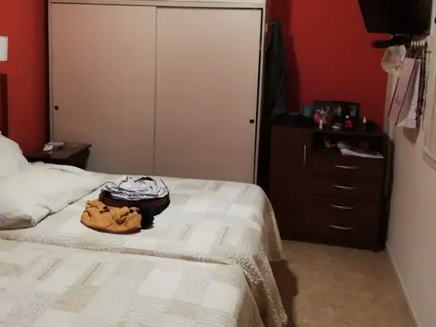 3 AMBIENTES PLANTA BAJA - 2 PATIOS - EXCELENTE ESTADO -