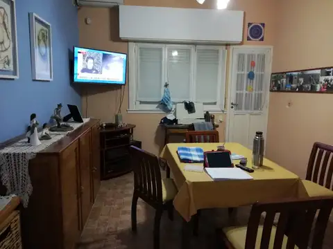 3 AMBIENTES PLANTA BAJA - 2 PATIOS - EXCELENTE ESTADO -