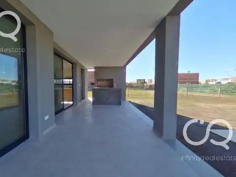 Casa 5 ambientes con 2 baños