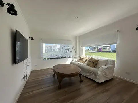 Casa 5 ambientes con 3 baños