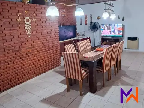 Casa 5 ambientes con 2 baños