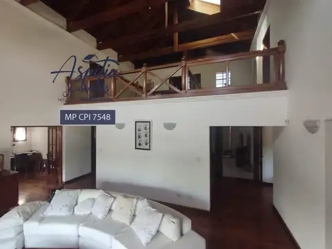 Casa 8 ambientes con 5 baños