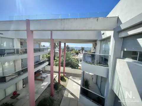 VENTA DE APARTAMENTO DE 1 DORMITORIO EN ZONA PUERTO PUNTA DEL ESTE