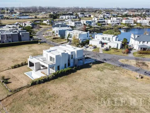 Casa al Río a Estrenar en Albanueva