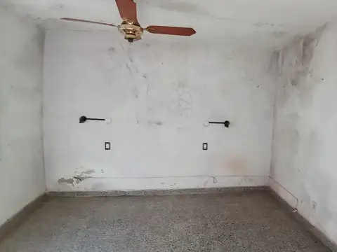 Casa 6 ambientes con 2 baños