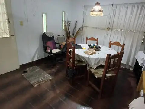 Casa 4 ambientes con 2 baños