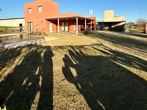 Casa 3 ambientes con 2 baños