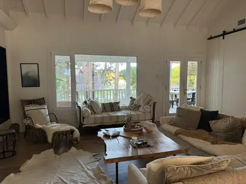 Casa 5 ambientes con 3 baños