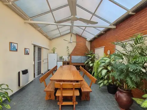 Casa en venta de 4 ambientes c/ cochera en Ciudad Madero