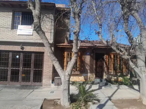 REMAX VENDE CASA DE EXCELENTE UBICACIÓN EN GLLÉN