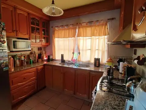 Casa 5 ambientes con 3 baños