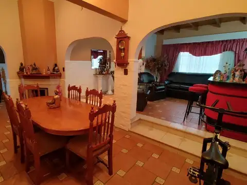 VENTA CASA 4 AMB COCHER JARDIN PARRILLA AVELLANEDA