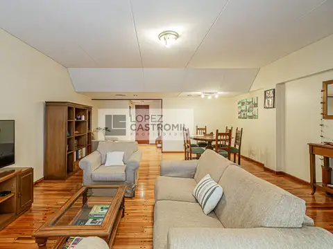 Depto Tipo Casa en Venta con 2 cocheras