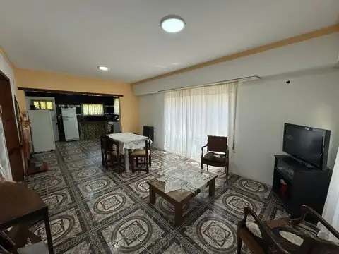 Venta casa tres ambientes parque y entrada de auto