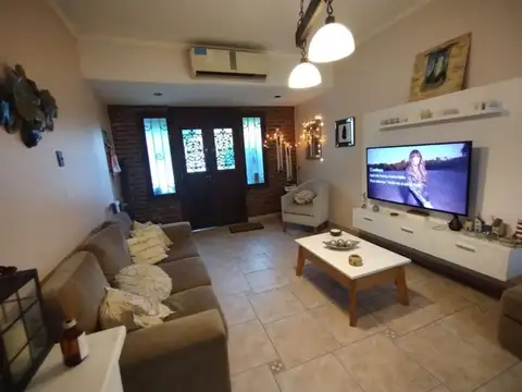 Casa en Venta con 3 cocheras