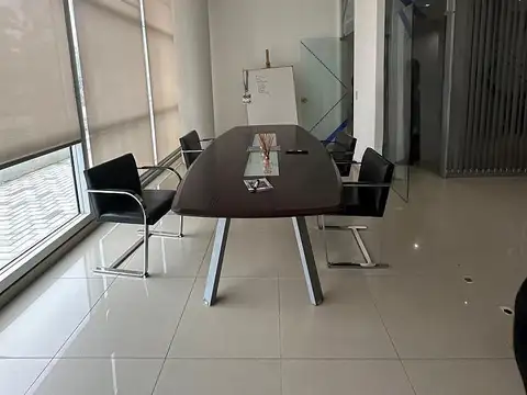 Oficina en Venta con 3 cocheras