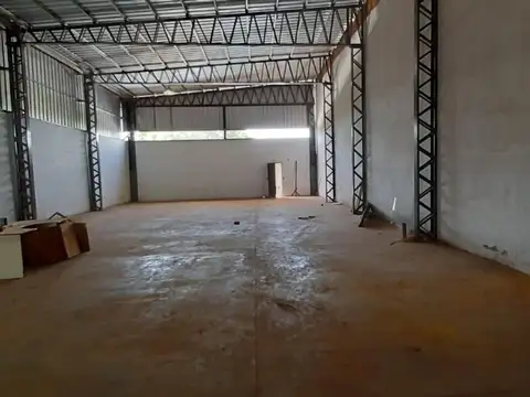 EXCELENTE GALPÓN DE 360M2 SOBRE AV. COCOMAROLA