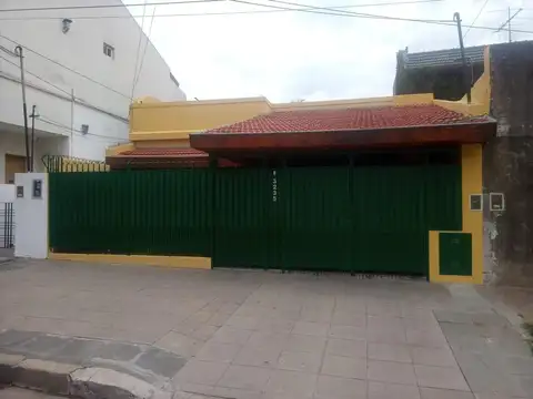 VENTA O PERMUTA  de casa tres amb. garage, patio y terraza