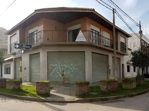 Chalet 4 amb. Planta Alta + 3 locales  - José Hernández y Gaboto