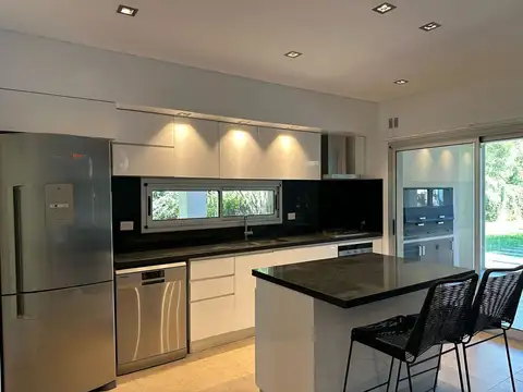 Casa en Venta en Miralagos, USD 320.000