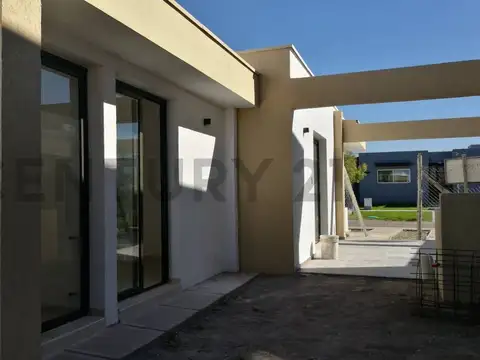 VENTA CASA EN POZO - 3 HABITACIONES + ESCRITORIO