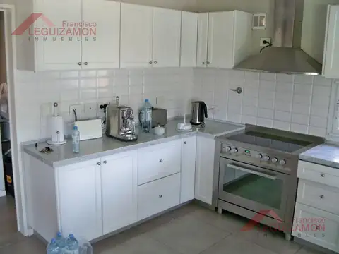 Casa en Venta con 4 cocheras