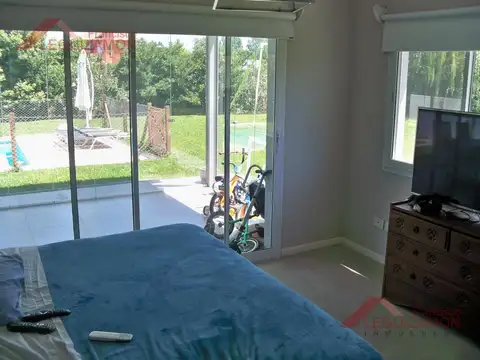 BARRIO LOS ROBLES - 991m2 - PISCINA - JARDIN PARQUIZADO - PARRILLA