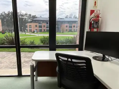 Oficina en Alquiler en Pilar, USD 2.550