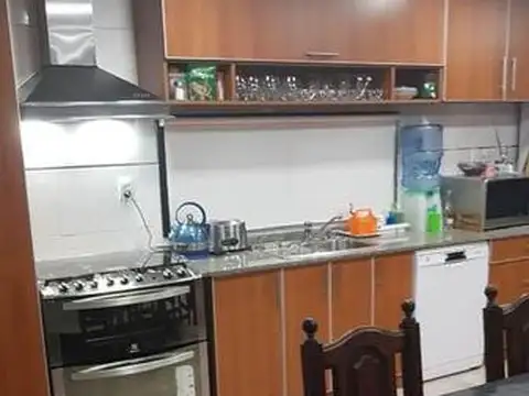 Casa 4 ambientes con piscina climatizada