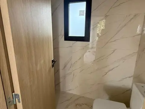 Casa 5 ambientes con 4 baños