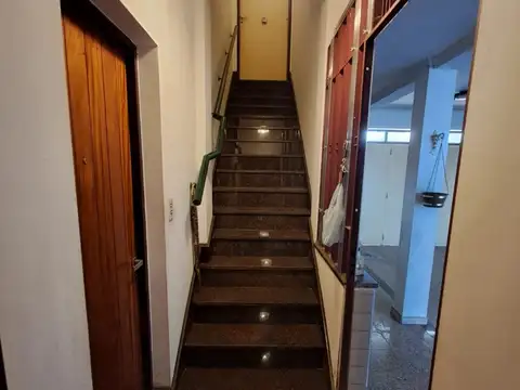 Casa 10 ambientes con 4 baños