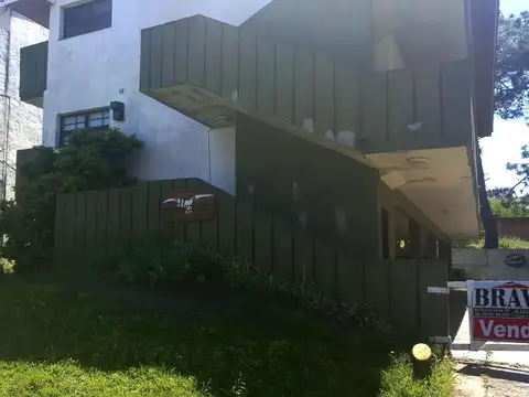 Paseo 147 e/ Av. 2 y 100