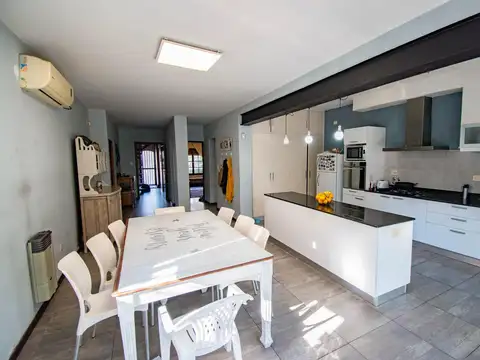 Casa 5 ambientes con 3 baños
