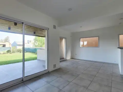 Casa 3 ambientes con 1 baño