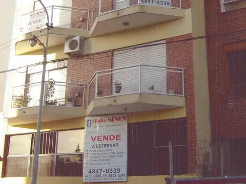 Excelente Depto Céntrico de 2 y 1/2 Amb., Posibilidad de Cochera