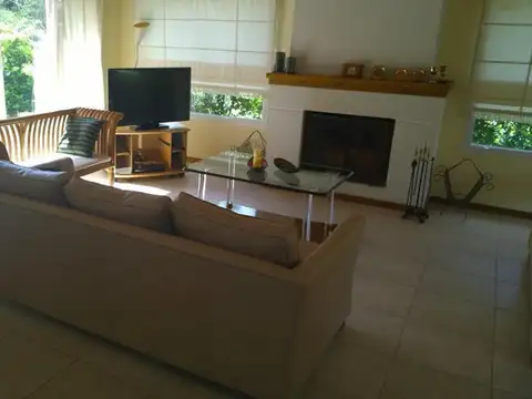 Casa en Venta con 3 cocheras
