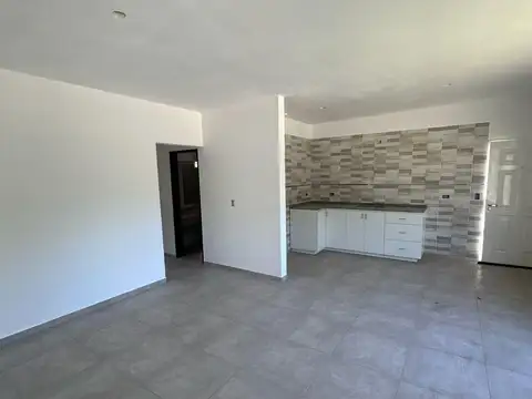 Casa 2 ambientes con 1 baño