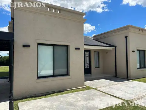 Casa 5 ambientes con 2 baños
