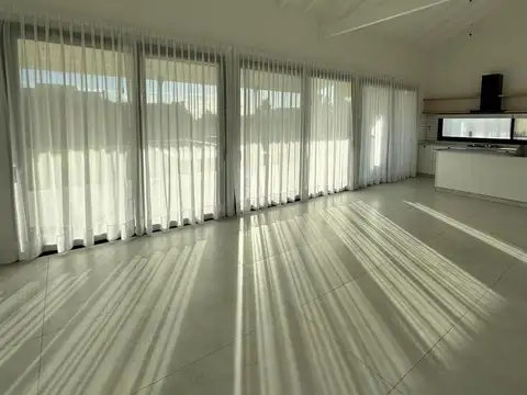 Casa en Venta en Belen De Escobar, USD 230.000