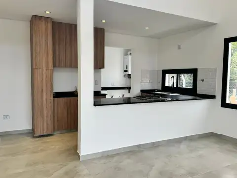 Casa 5 ambientes con 2 baños